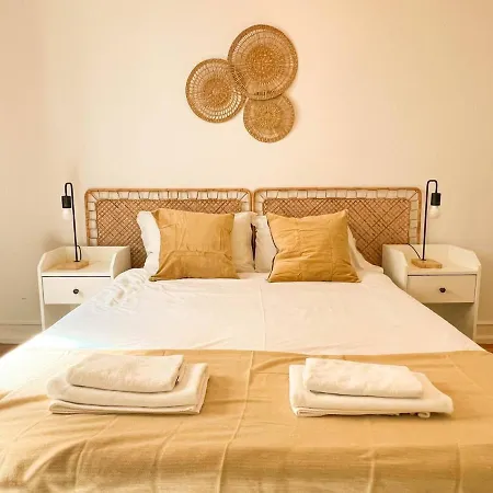 My Fair - 4 Bedroom Near Campo Pequeno Apartment